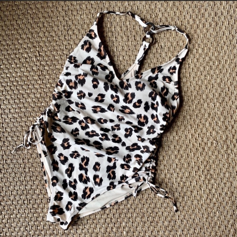 Kona Sol leopard print size large swimsuit